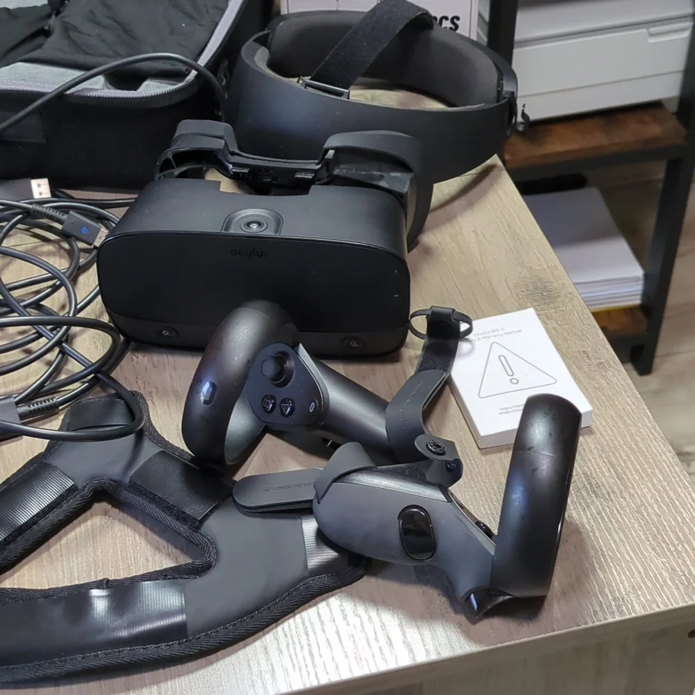 VR Headset Version 1 Oculus Rift S With Cables, Cable Management, And Other!!